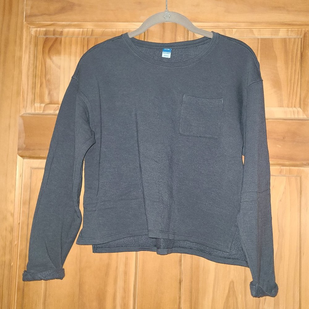 5/$30 Girls Old Navy Gray Cropped Long Sleeve Shirt